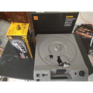 Vintage KODAK Ektagraphic III A Rotary Slide Projector Bundle Tray FF lens Open